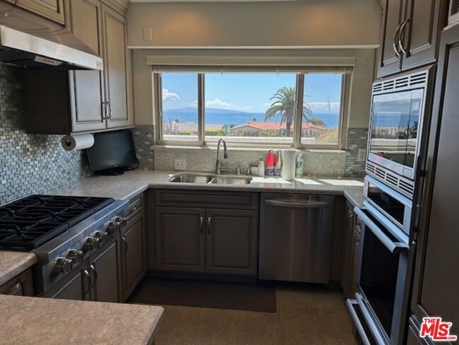 Photo - 3908 Castlerock Rd