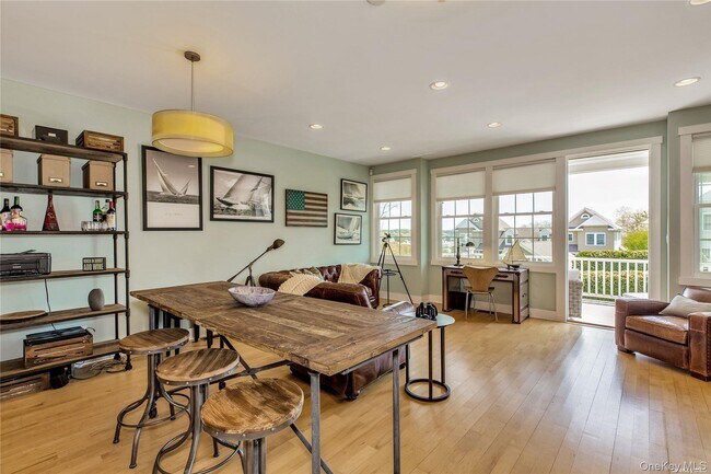 Photo - 20 Canoe Place Rd