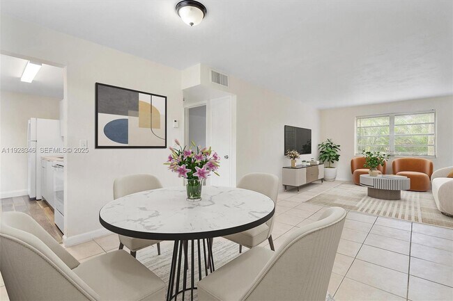 Building Photo - 1715 N 16th Ave Unit 203