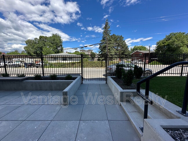 Photo - 1381 Belaire Ave