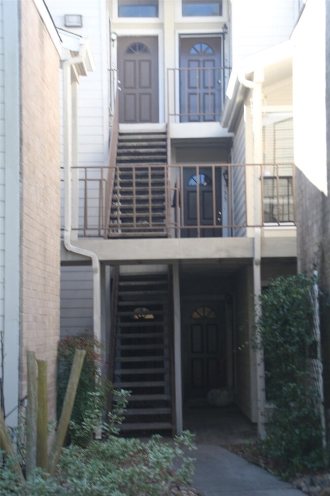 Building Photo - 3500 Tangle Brush Dr Unit 128