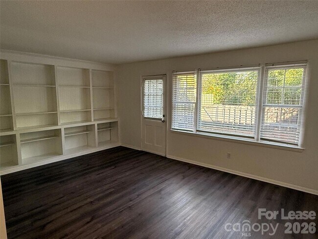 Photo - 4605 Hedgemore Dr