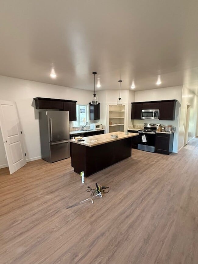 Building Photo - 504 St Unit B
