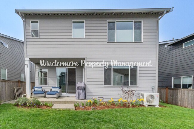 Photo - Stunning and spacious 5 bed in McCormick Village!