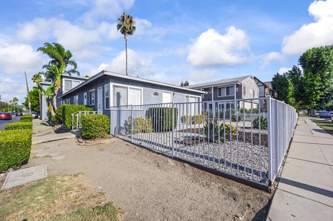 Building Photo - 4388 Ventura Canyon Ave Rental