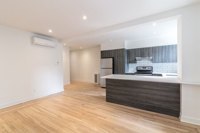 Photo - 2105 Rue Chomedey Unit 7