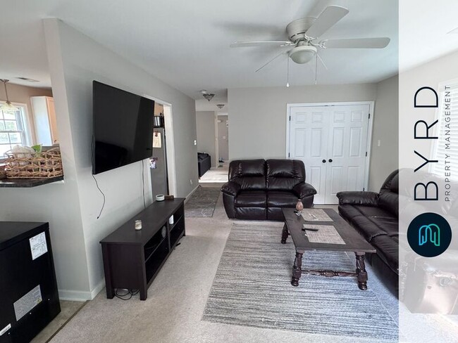 Photo - 115 E 14th St