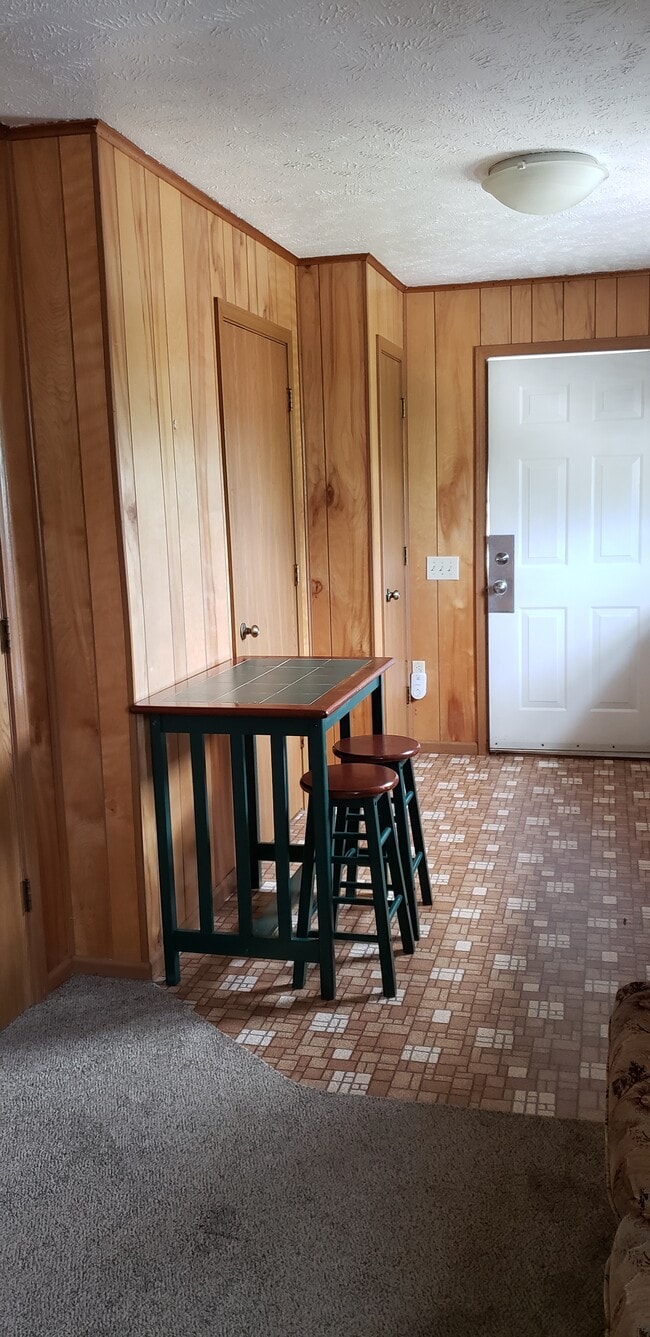 Building Photo - 385 Dille St Unit Efficiency