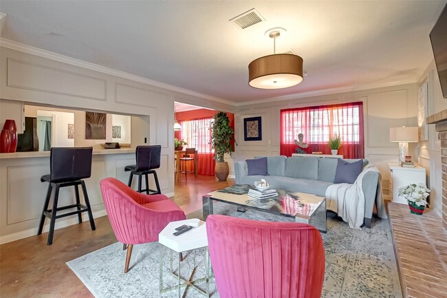 Photo - 6018 Berendo St