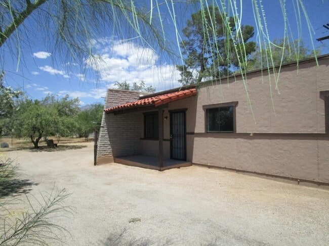 Building Photo - One Bedroom Townhome