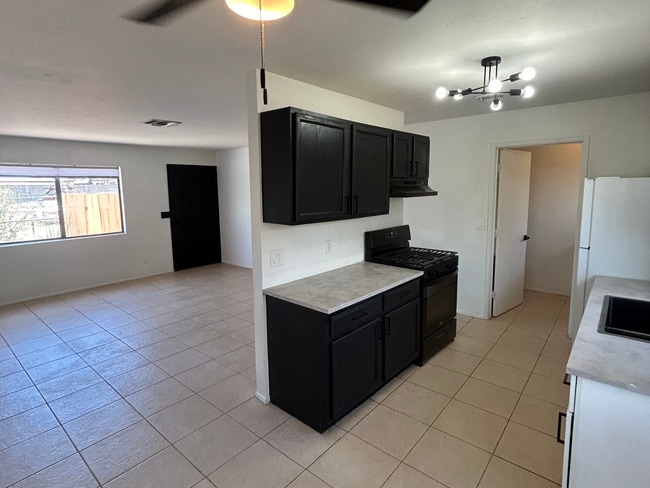 Photo - 815 E Lester St Unit 2