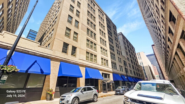 Building Photo - 640 S Federal St Unit 404