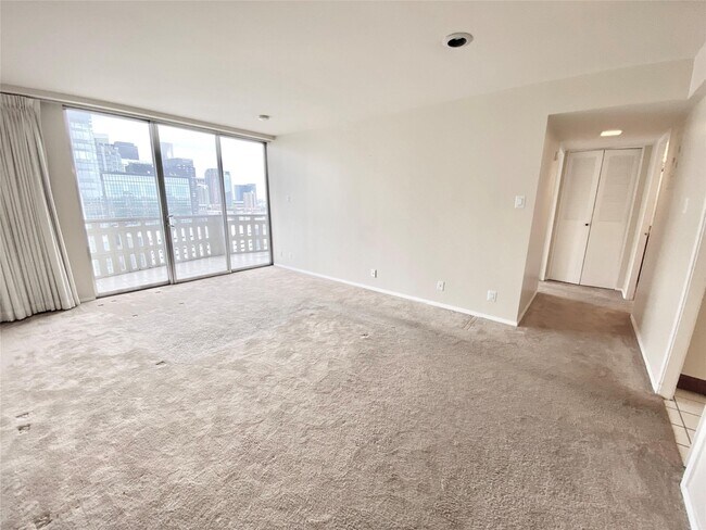 Photo - 2016 Main St Unit 1403