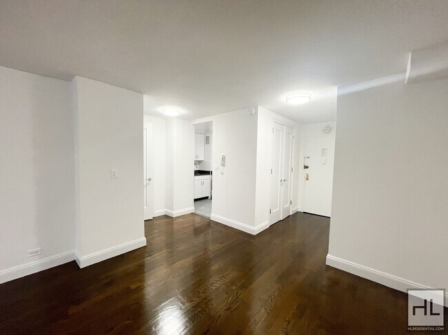 Photo - 5 AVENUE Unit 6A