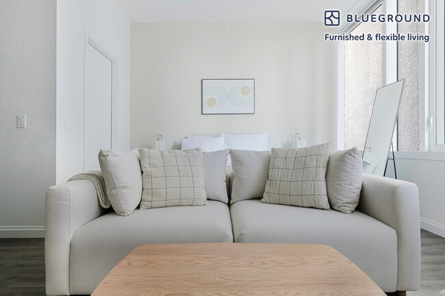 Photo - 1000 S Michigan Ave Unit FL9-ID1350