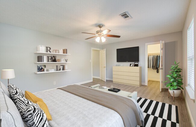 Photo - 590 River Plantation Dr