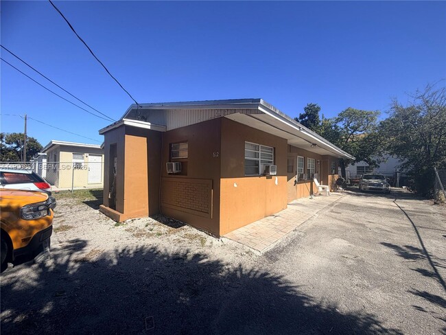 Building Photo - 612 NW 14th Ave Unit 1