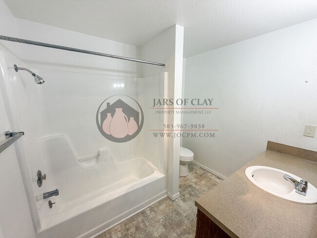 Photo - Upstairs Two Bedroom Apartment in Keizer Unit 3938