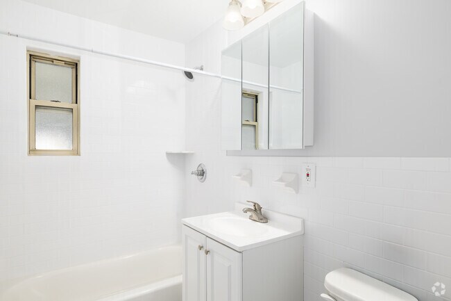 1BR, 1BA - 750SF - Bathroom