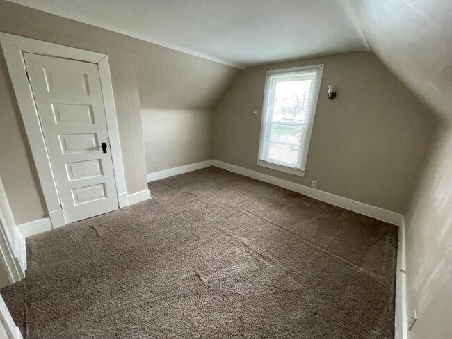 Building Photo - Park Place Apartments Unit 3