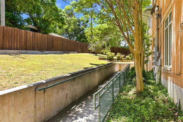 Photo - 1617 W Oleander St Unit 225
