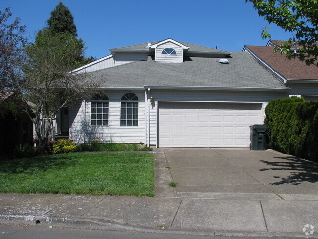 Building Photo - Two Bedroom, Two Bathroom Home in West Salem