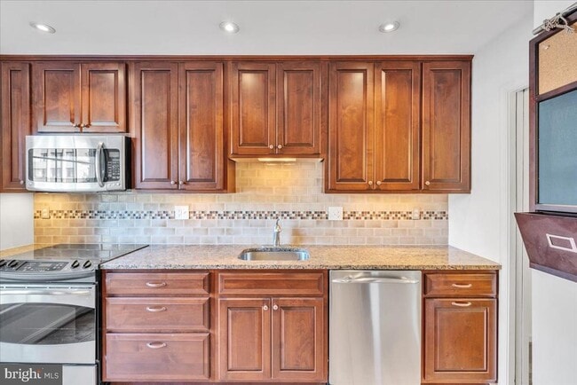 Building Photo - 1901 N Adams St