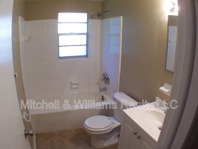 Photo - 2134 Danson St