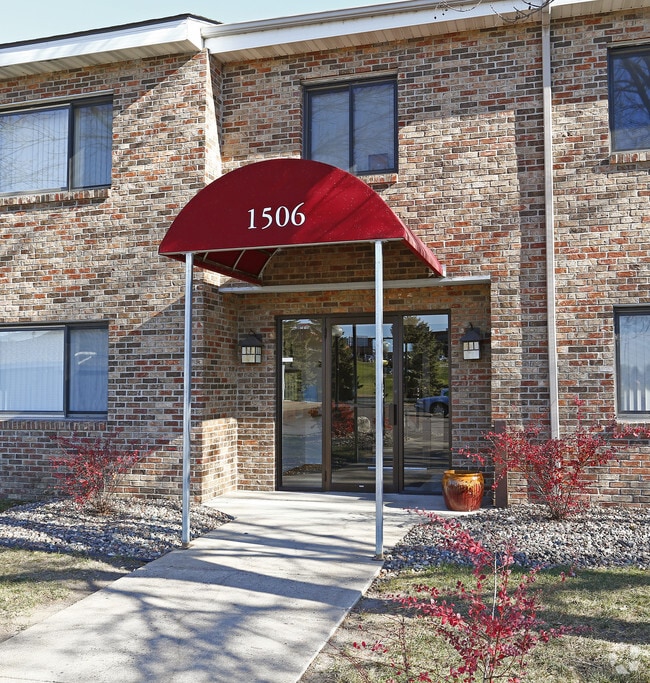 Clubhouse - Lake Point South Apartments