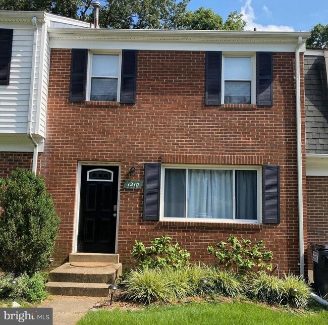 Building Photo - 1210 Thomas Jefferson Pl Rental