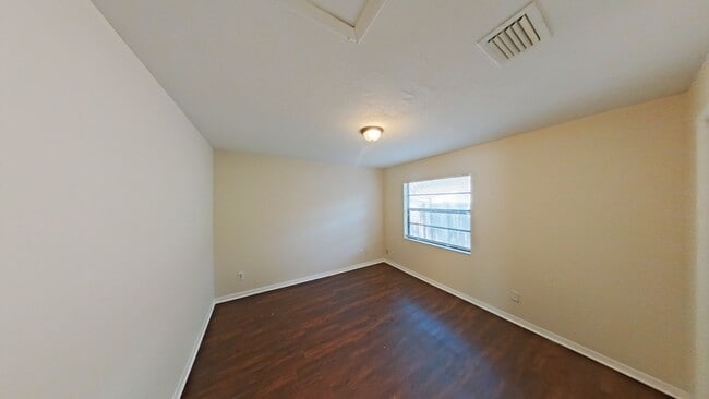 Photo - 921 E Poinsettia Ave Unit B