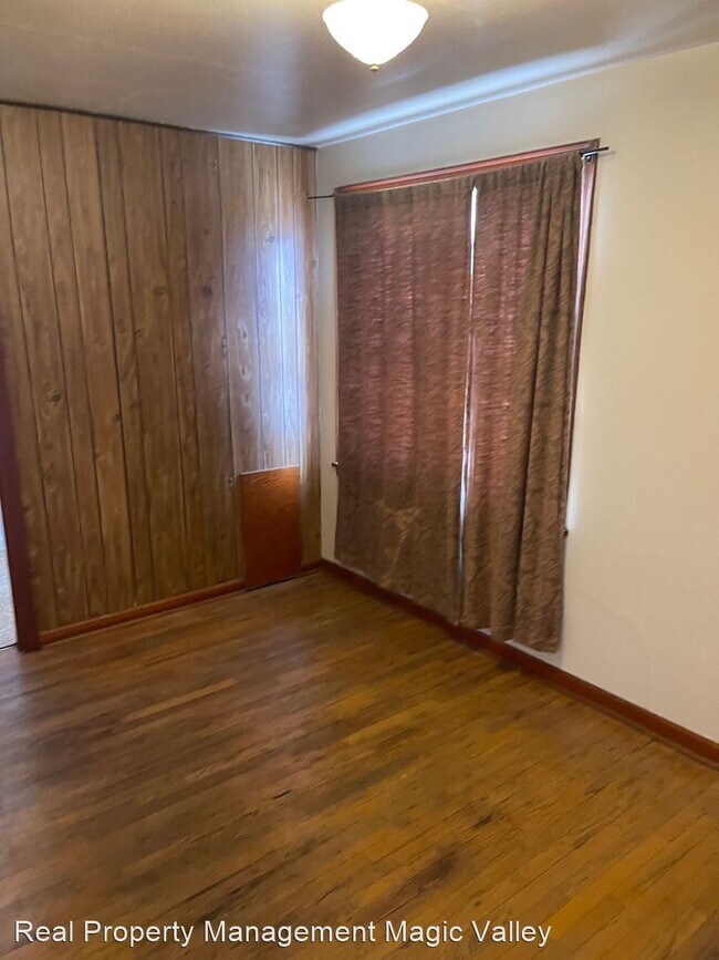 Photo - 1 br, 1 bath House - 129 Castleford St W