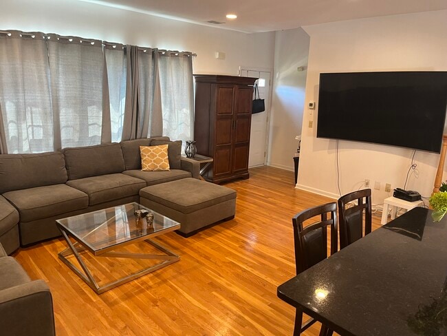 Photo - 308 Hamilton Pl