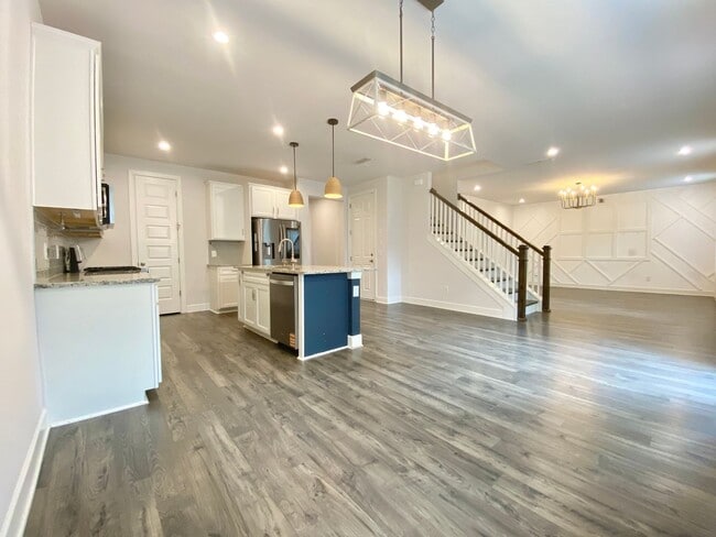 Photo - 4 Bedroom, 3 Bath Home w/ 2 Car Garage