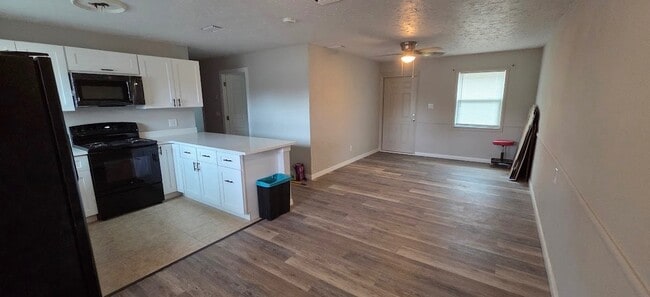 Photo - 5639 Fourth Ave