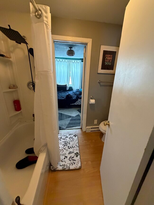 Photo - Au cœur de Hull - 1 chambre avec stationnement GRATUIT - 1,350 $ ! Unit 1