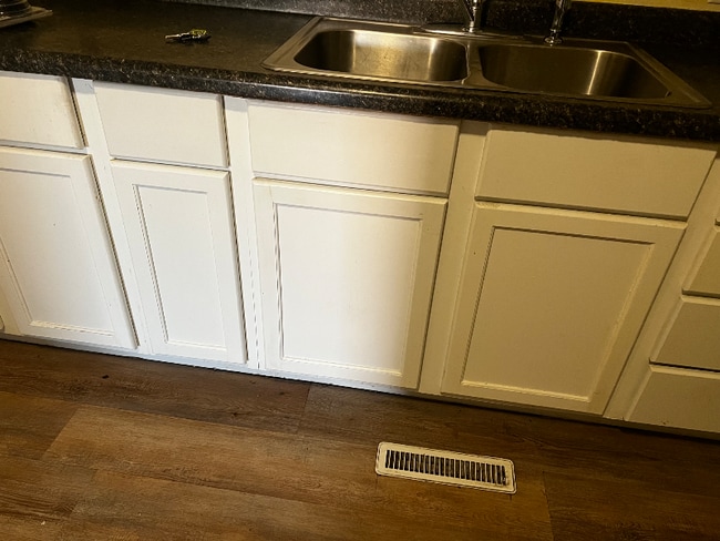 Photo - 905 W 11th St