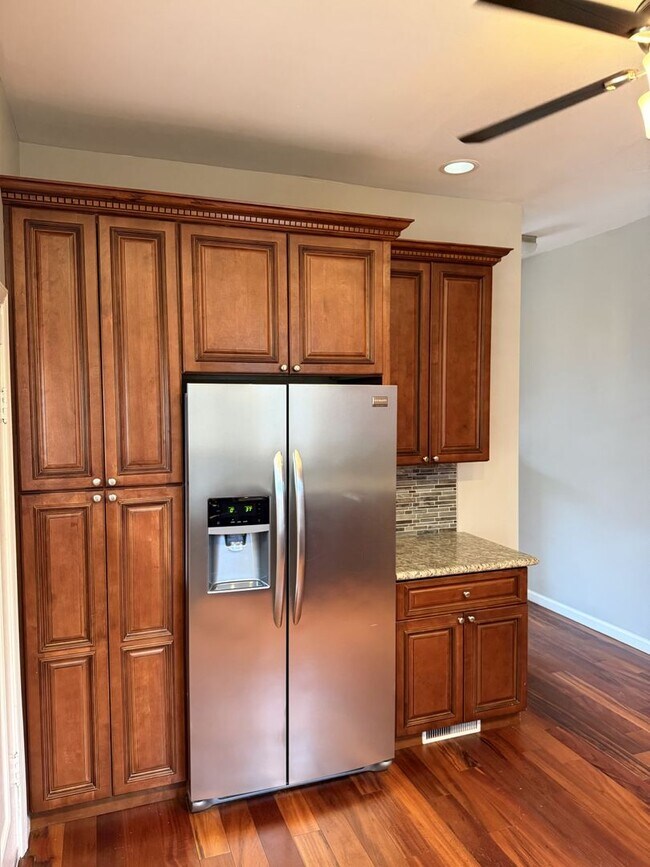 Photo - 2 Bedroom, 1 Bath Townhome in trendy Bloomfield.  Convenient!
