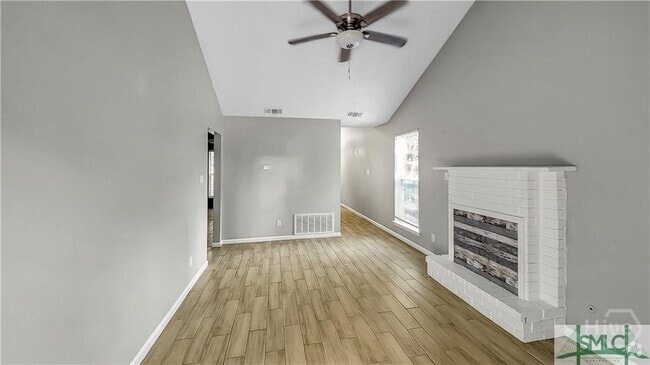 Building Photo - 436 Edgewater Rd Rental