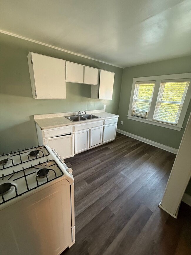 Building Photo - 1610 62nd St Unit 3