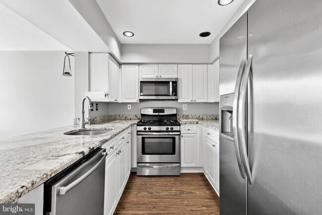 4650 Louise St Claire Dr