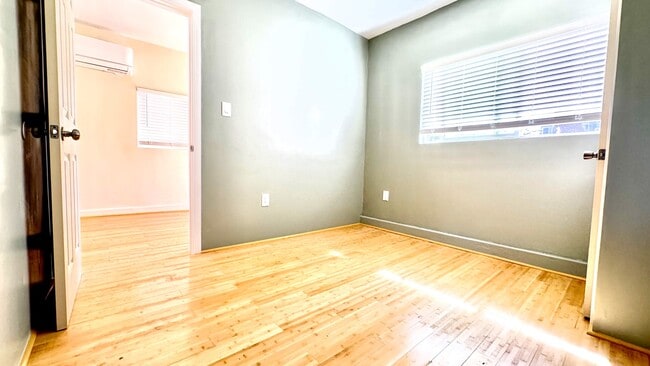Photo - 3117 Newton St