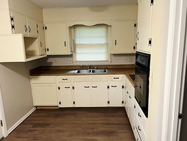 Photo - 2BD/1BA Close to UAH