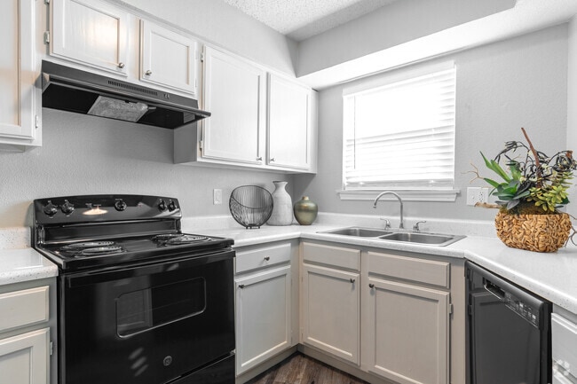 1BR, 1BA - 878SF - Kitchen