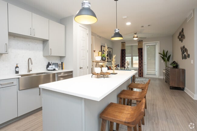 2BR, 2BA - 1086SF