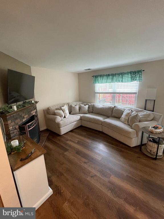 6 Plymouth Ct Townhome Townhome Rental in Bordentown NJ