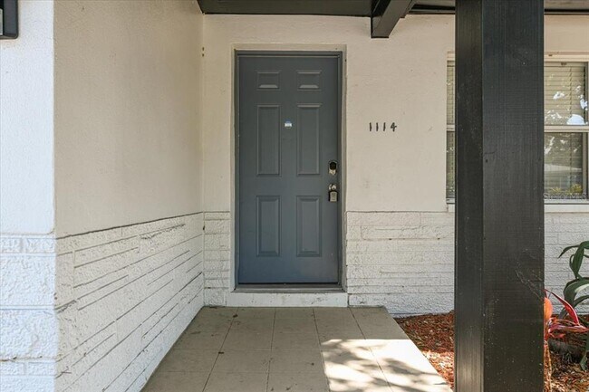 1114 La Salle St