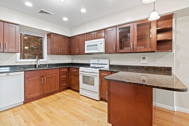 Photo - 236 W Oxford St