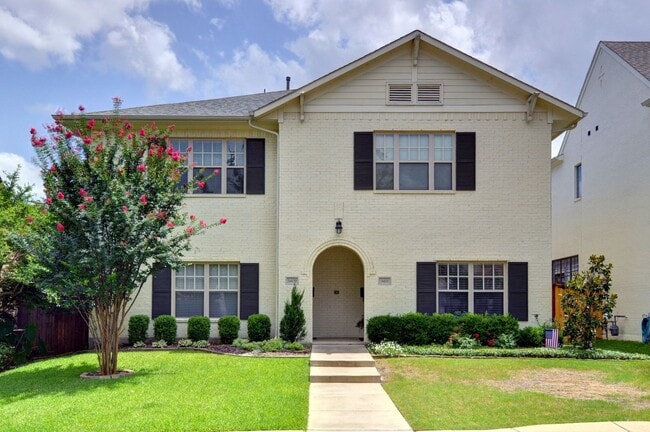 Building Photo - Monticello Townhome