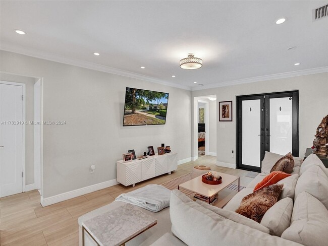 Photo - 1411 Lisbon St